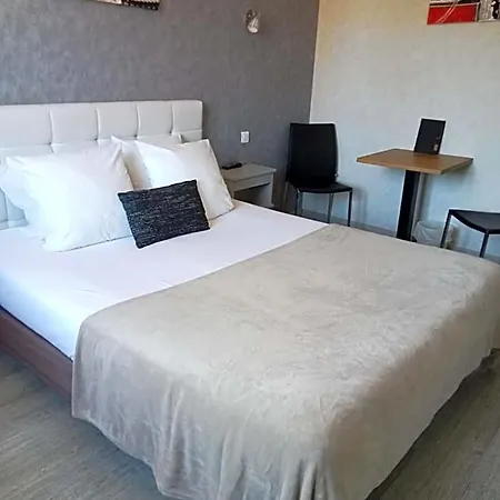 Hotel L'auberge De 3*