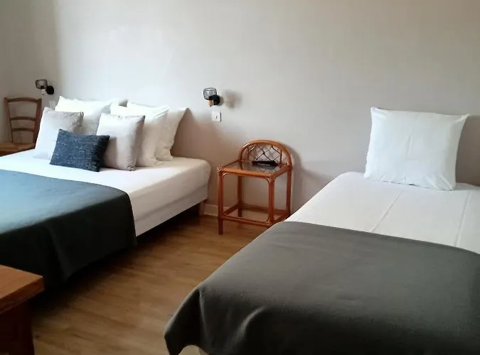 L'auberge De מלון 3*