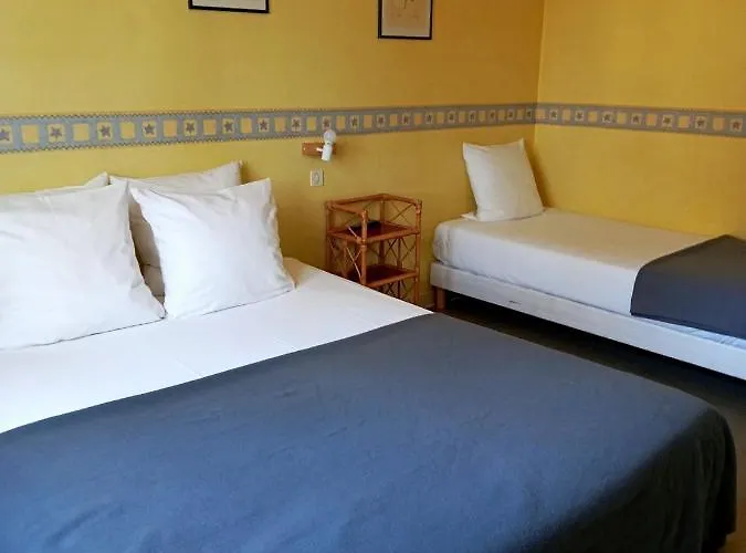 L'auberge De מלון 3*